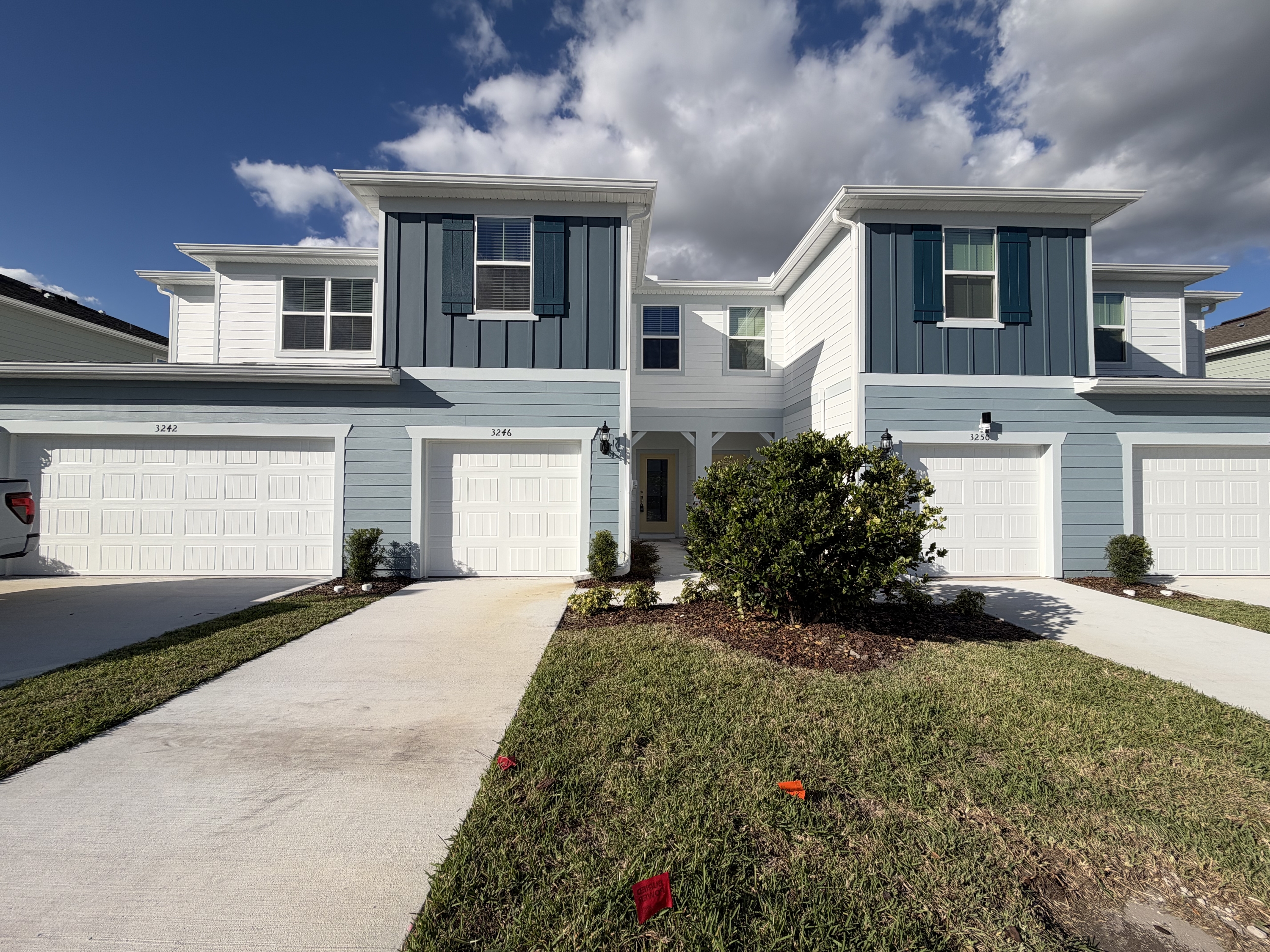 3246 Pondside Way - 1