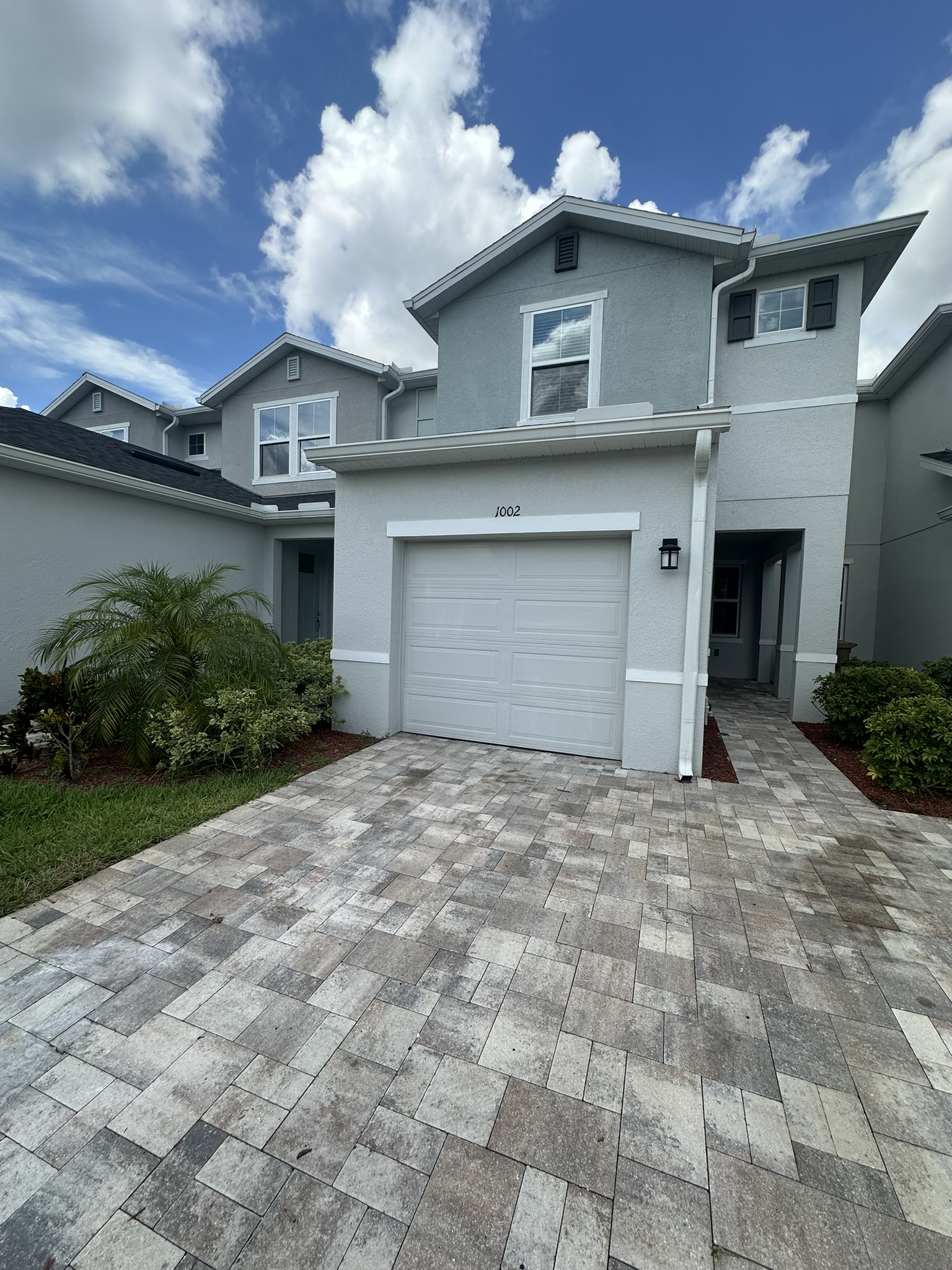 1002 La Mirada Court